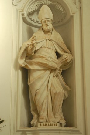 테아노의 성 아마시오_photo from Beni Ecclesiastici in WEB_in Teano - Calvi of Italy.jpg